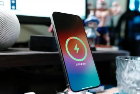 林州苹果15换屏服务分享用什么充电器给iPhone15充电更好 